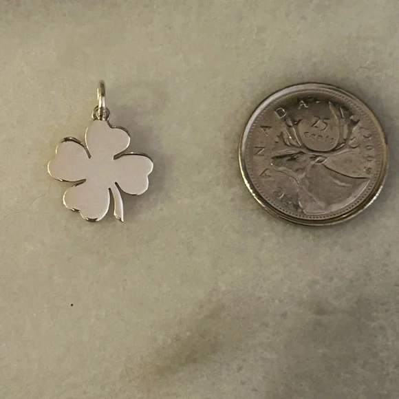 💯 authentic Tiffany and Co. Clover Leaf “GOOD LUCK” Charm! (Charm ONLY) - Picture 5 of 7